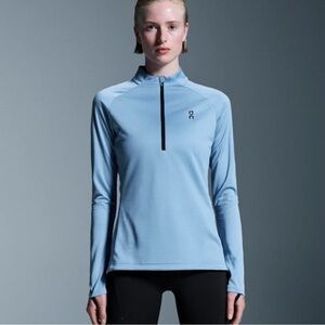 On Running Women's Sky Blue Long Sleeve Top